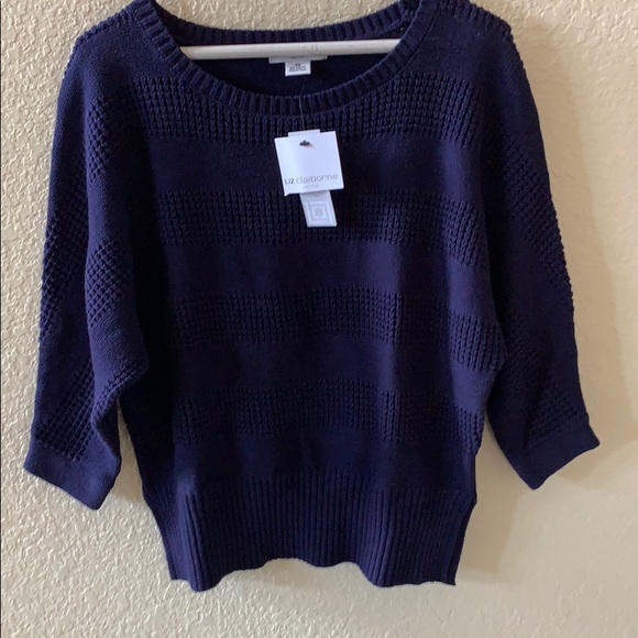 Liz Claiborne Sweaters - NWT Petite Liz Claiborne Sweater
